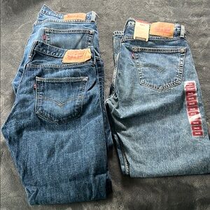 Bundle of Levi's Men's Blue Jeans - 34x32